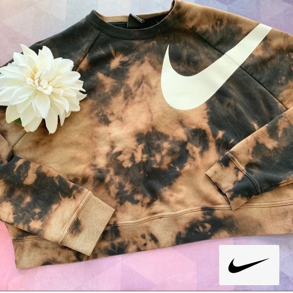 โ๏ธ Nike Cropped Sweater Crew Tie Dye - Picture 2 of 11